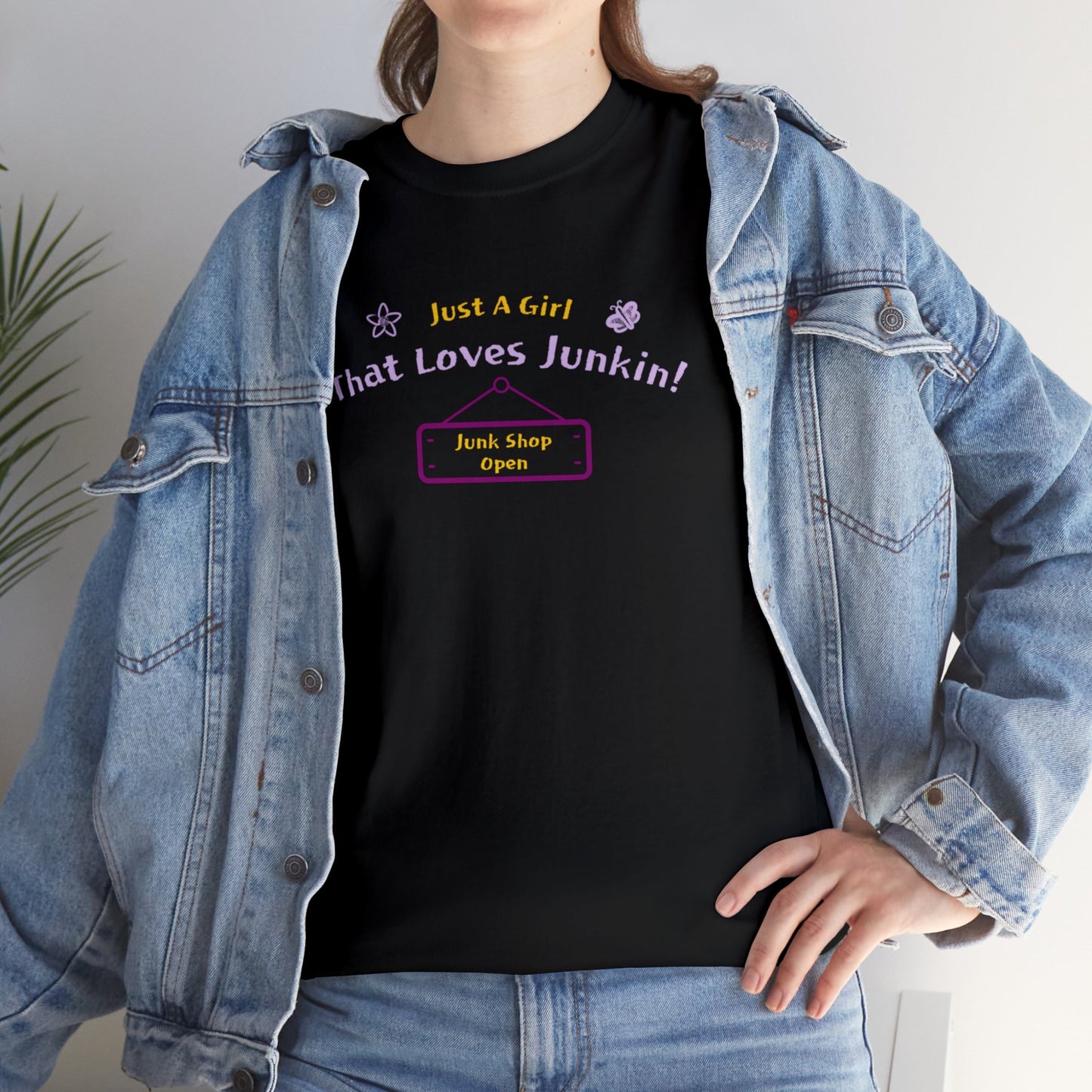 Just A Girl That Loves Junkin Unisex Heavy Cotton T-Shirt